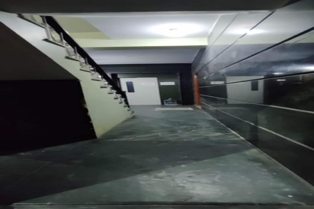 Spot On The Grand Near Pvr Cinemas Skywalk Hotel 2*